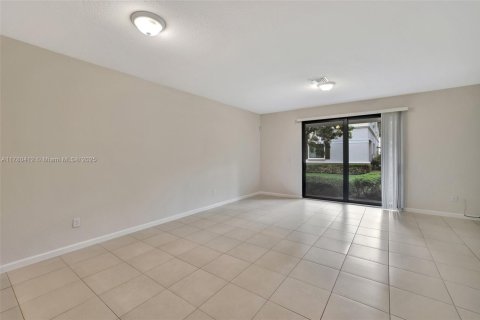 Townhouse in Oakland Park, Florida 3 bedrooms, 121.05 sq.m. № 1697883 - photo 9