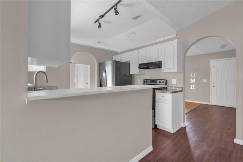 Villa ou maison à vendre à Kissimmee, Floride: 3 chambres, 131.18 m2 № 2211309 - photo 6
