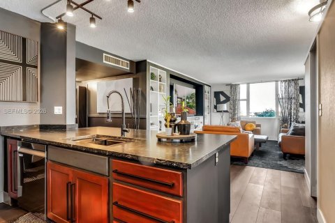 Condominio en Hollywood, Florida, 2 dormitorios  № 2006119