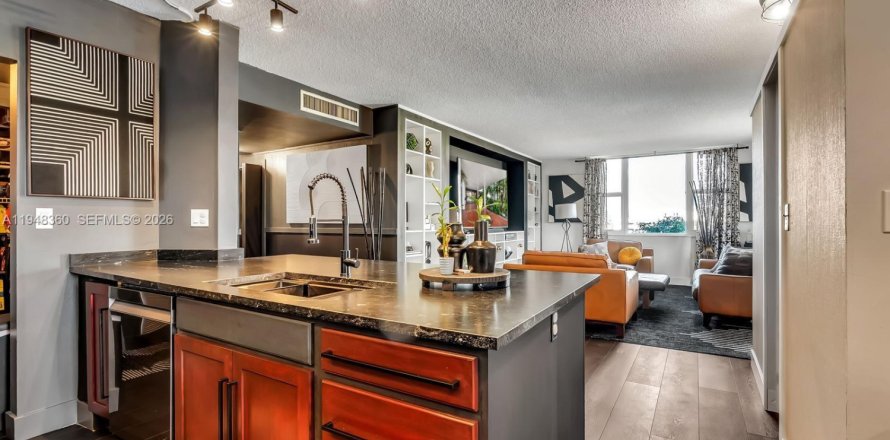 Condominio en Hollywood, Florida, 2 dormitorios  № 2006119