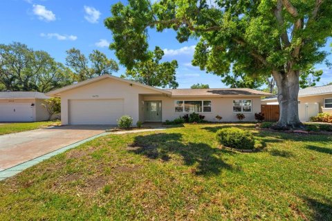 House in Saint Petersburg, Florida 3 bedrooms, 161.56 sq.m. № 1602288 - photo 5
