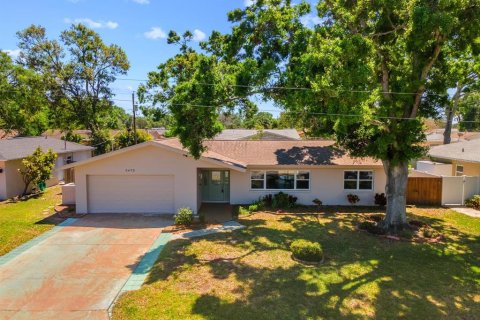 House in Saint Petersburg, Florida 3 bedrooms, 161.56 sq.m. № 1602288 - photo 1