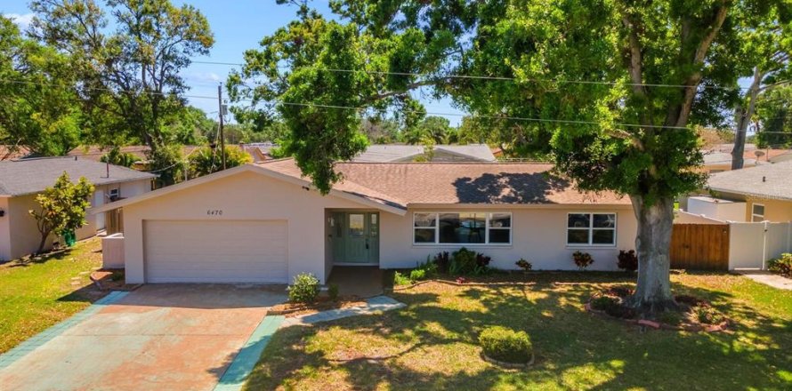 House in Saint Petersburg, Florida 3 bedrooms, 161.56 sq.m. № 1602288