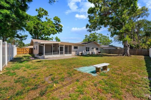 House in Saint Petersburg, Florida 3 bedrooms, 161.56 sq.m. № 1602288 - photo 23