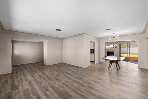 House in Saint Petersburg, Florida 3 bedrooms, 161.56 sq.m. № 1602288 - photo 9