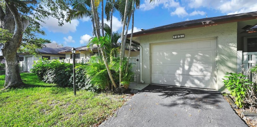 Condominio en Pompano Beach, Florida, 2 dormitorios  № 2000451