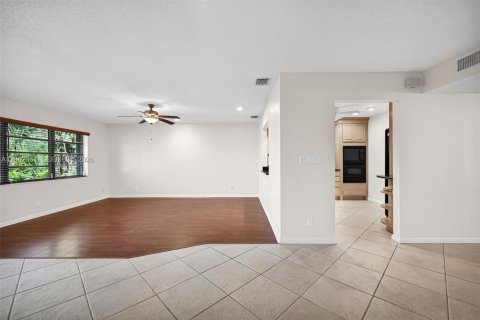 Condominio en venta en Pompano Beach, Florida, 2 dormitorios, 116.13 m2 № 2000451 - foto 3