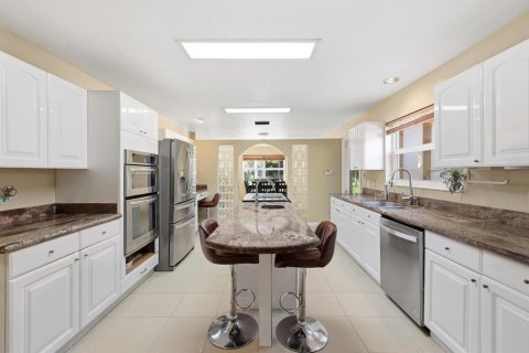 House in Palm Beach Gardens, Florida 5 bedrooms, 432.37 sq.m. № 2251102 - photo 22