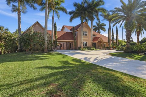 House in Palm Beach Gardens, Florida 5 bedrooms, 432.37 sq.m. № 2251102 - photo 2