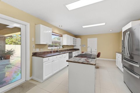 House in Palm Beach Gardens, Florida 5 bedrooms, 432.37 sq.m. № 2251102 - photo 18