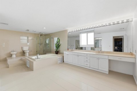 House in Palm Beach Gardens, Florida 5 bedrooms, 432.37 sq.m. № 2251102 - photo 28