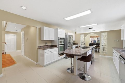 House in Palm Beach Gardens, Florida 5 bedrooms, 432.37 sq.m. № 2251102 - photo 21