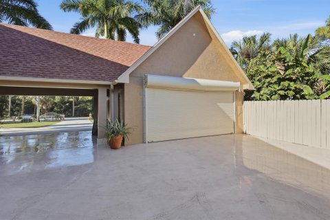 House in Palm Beach Gardens, Florida 5 bedrooms, 432.37 sq.m. № 2251102 - photo 3