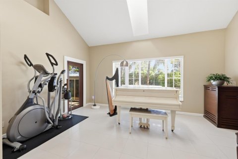 House in Palm Beach Gardens, Florida 5 bedrooms, 432.37 sq.m. № 2251102 - photo 12