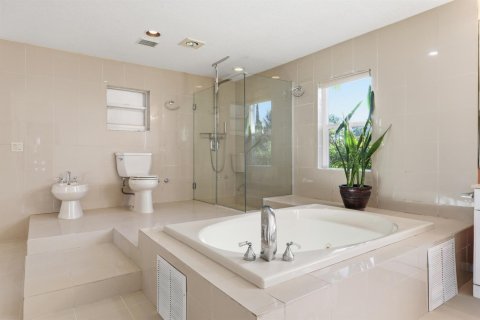 House in Palm Beach Gardens, Florida 5 bedrooms, 432.37 sq.m. № 2251102 - photo 29