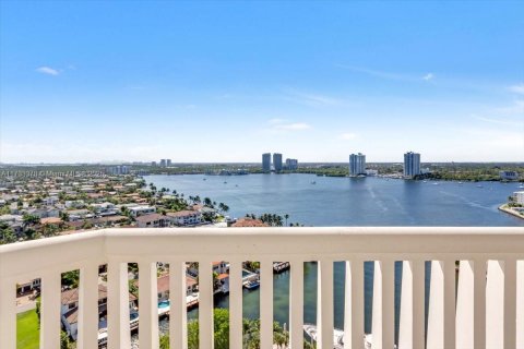 Copropriété à vendre à Aventura, Floride: 3 chambres, 170.94 m2 № 1892323 - photo 2