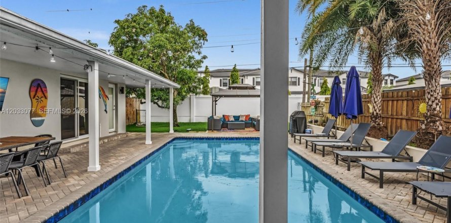 Villa ou maison à Dania Beach, Floride 5 chambres, 176.05 m2 № 2085413