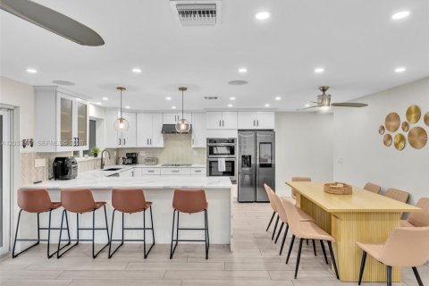 Villa ou maison à vendre à Dania Beach, Floride: 5 chambres, 176.05 m2 № 2085413 - photo 16
