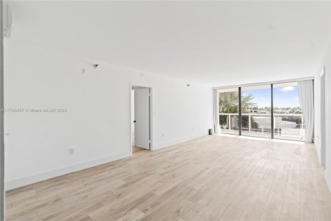 Copropriété à vendre à Aventura, Floride: 2 chambres, 93.92 m2 № 1985464 - photo 2