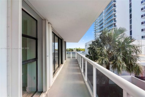 Copropriété à vendre à Aventura, Floride: 2 chambres, 93.92 m2 № 1985464 - photo 24