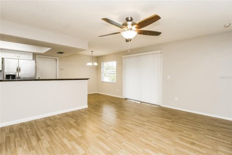 Casa en alquiler en Deltona, Florida, 3 dormitorios, 119.75 m2 № 1873244 - foto 3