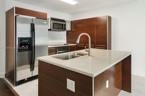 Condominio en alquiler en Miami, Florida, 1 dormitorio, 72.46 m2 № 2071151 - foto 10