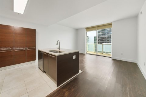 Condominio en Miami, Florida, 1 dormitorio  № 2071151
