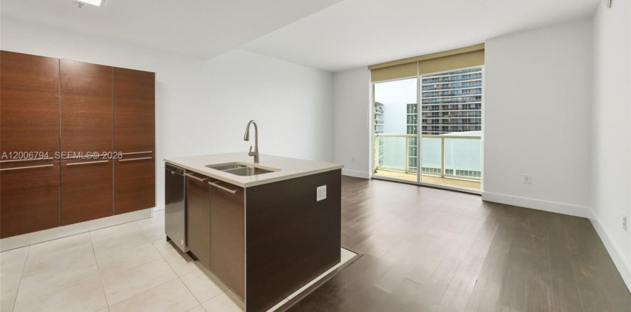 Condominio en Miami, Florida, 1 dormitorio  № 2071151