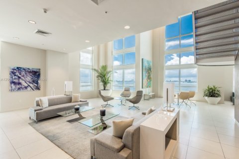 Condominio en alquiler en Miami, Florida, 1 dormitorio, 72.46 m2 № 2071151 - foto 22