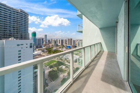 Condominio en alquiler en Miami, Florida, 1 dormitorio, 72.46 m2 № 2071151 - foto 5