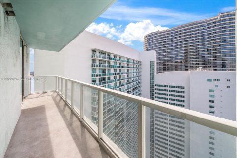 Condominio en alquiler en Miami, Florida, 1 dormitorio, 72.46 m2 № 2071151 - foto 4