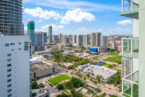 Condominio en alquiler en Miami, Florida, 1 dormitorio, 72.46 m2 № 2071151 - foto 8