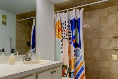 Condo in Treasure Island, Florida, 2 bedrooms  № 1855831 - photo 20