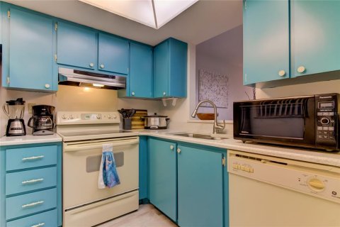 Condo in Treasure Island, Florida, 2 bedrooms  № 1855831 - photo 3