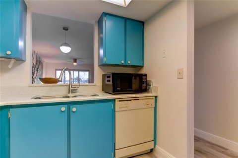 Condo in Treasure Island, Florida, 2 bedrooms  № 1855831 - photo 6