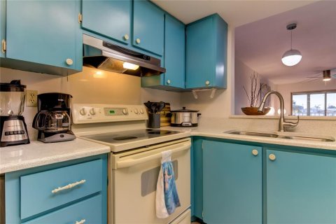 Condo in Treasure Island, Florida, 2 bedrooms  № 1855831 - photo 5
