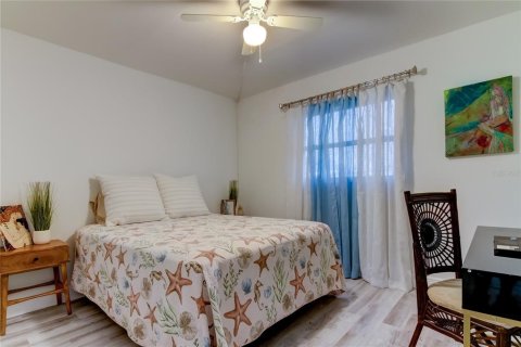 Condo in Treasure Island, Florida, 2 bedrooms  № 1855831 - photo 26