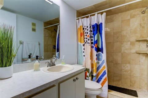 Condo in Treasure Island, Florida, 2 bedrooms  № 1855831 - photo 17