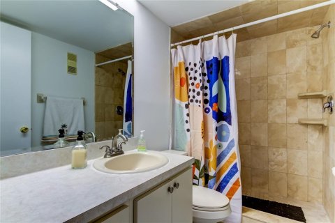 Condo in Treasure Island, Florida, 2 bedrooms  № 1855831 - photo 19