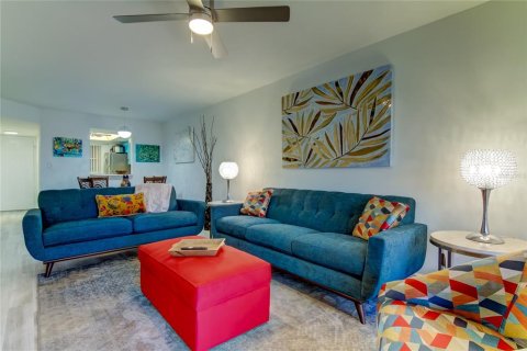 Condo in Treasure Island, Florida, 2 bedrooms  № 1855831 - photo 15