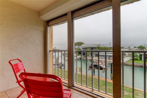 Condo in Treasure Island, Florida, 2 bedrooms  № 1855831 - photo 21