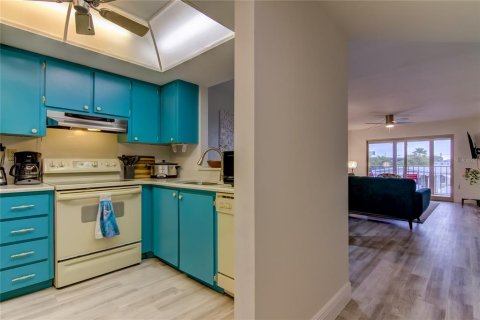 Condo in Treasure Island, Florida, 2 bedrooms  № 1855831 - photo 2