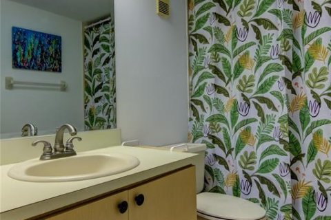 Condo in Treasure Island, Florida, 2 bedrooms  № 1855831 - photo 18