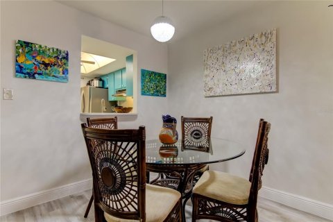Condo in Treasure Island, Florida, 2 bedrooms  № 1855831 - photo 10