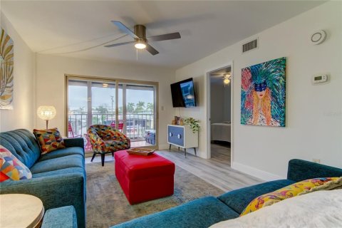 Condo in Treasure Island, Florida, 2 bedrooms  № 1855831 - photo 14