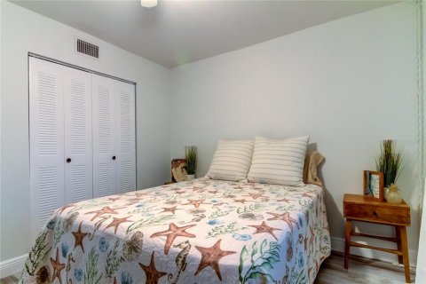 Condo in Treasure Island, Florida, 2 bedrooms  № 1855831 - photo 28
