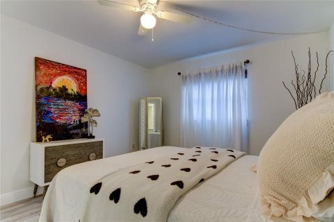 Condo in Treasure Island, Florida, 2 bedrooms  № 1855831 - photo 23