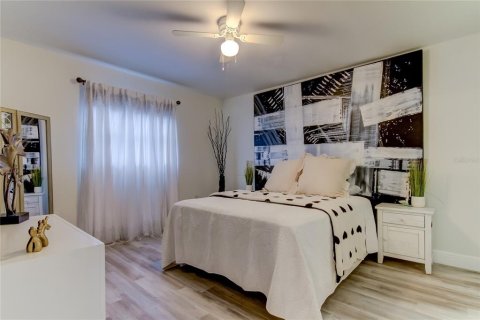 Condo in Treasure Island, Florida, 2 bedrooms  № 1855831 - photo 22