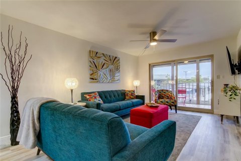Condo in Treasure Island, Florida, 2 bedrooms  № 1855831 - photo 13