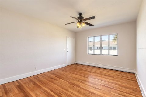 Condo in Daytona Beach, Florida, 2 bedrooms  № 1542787 - photo 6